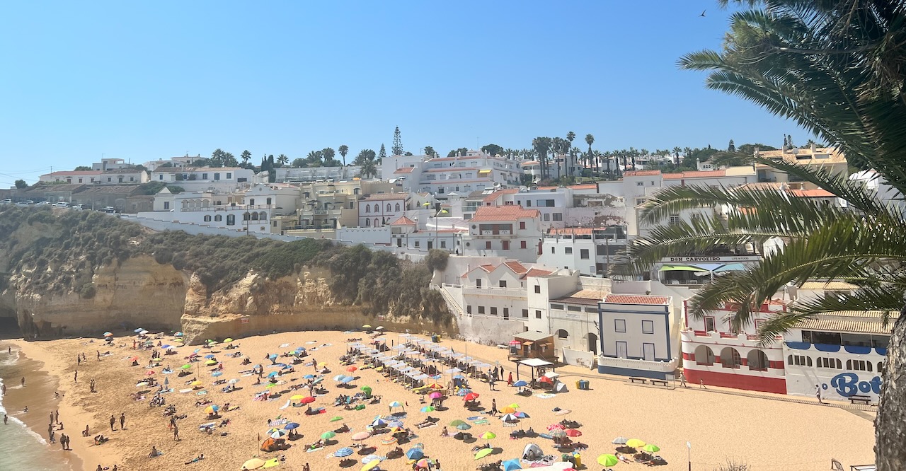 Caroveiro beach walk